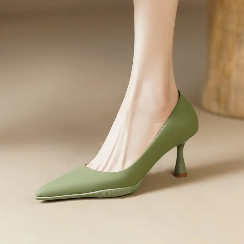 Размер диапазон 34-40 Однотонная дамски обувки на висок ток от естествена кожа с остри пръсти, висок клас Модни обувки на висок ток за важни случаи