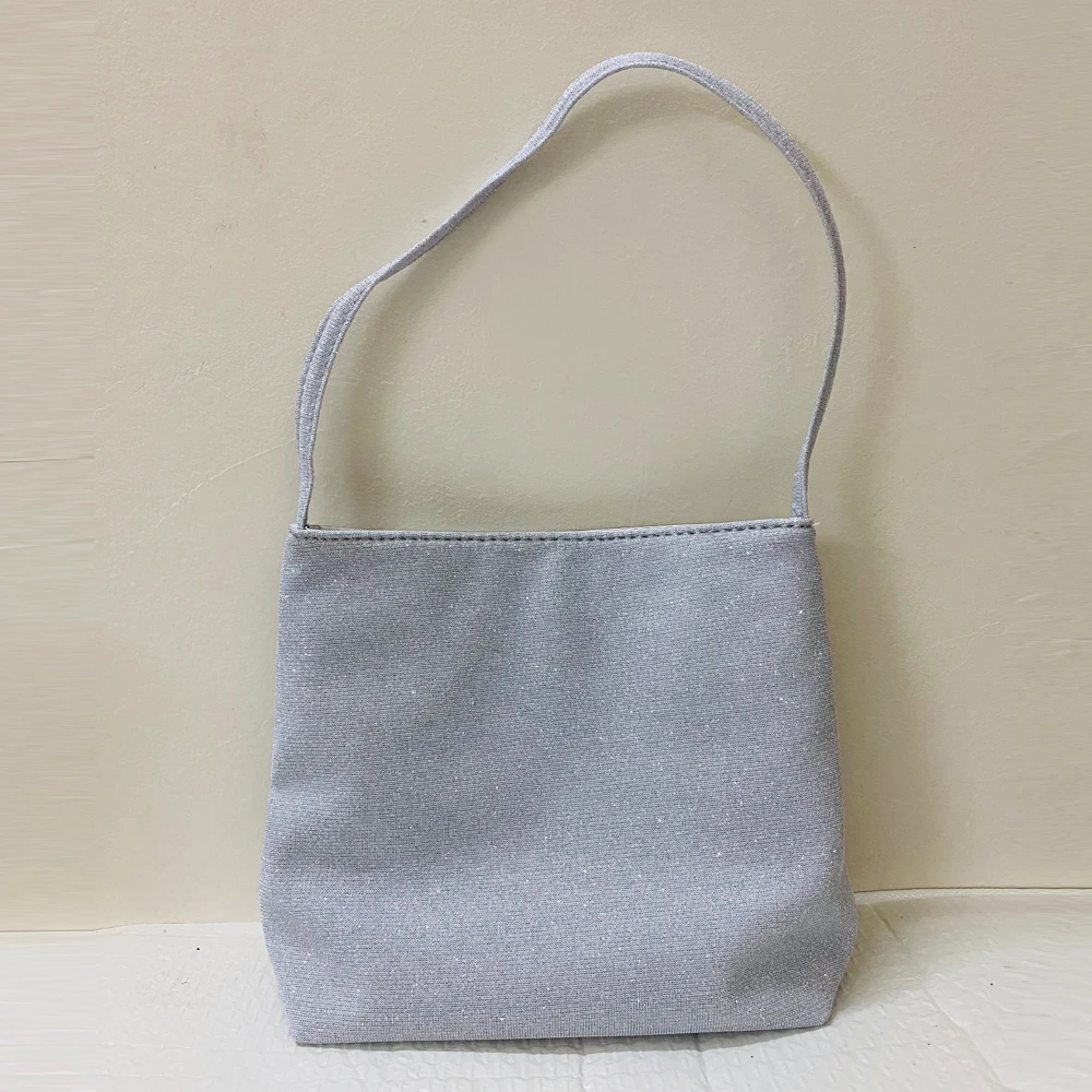 Дамски малки чанти за жени Луксозни дизайнерски чанти и портмонета 2023 Нова чанта от плат с найлонови покрити с блестящ интериор през рамо