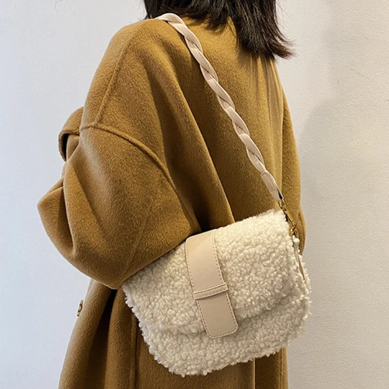 Дамски плюшен чанта през рамо от изкуствена кожа, дамски чанта през рамо, вязаный каишка, Зимни скитници, във формата на полумесец