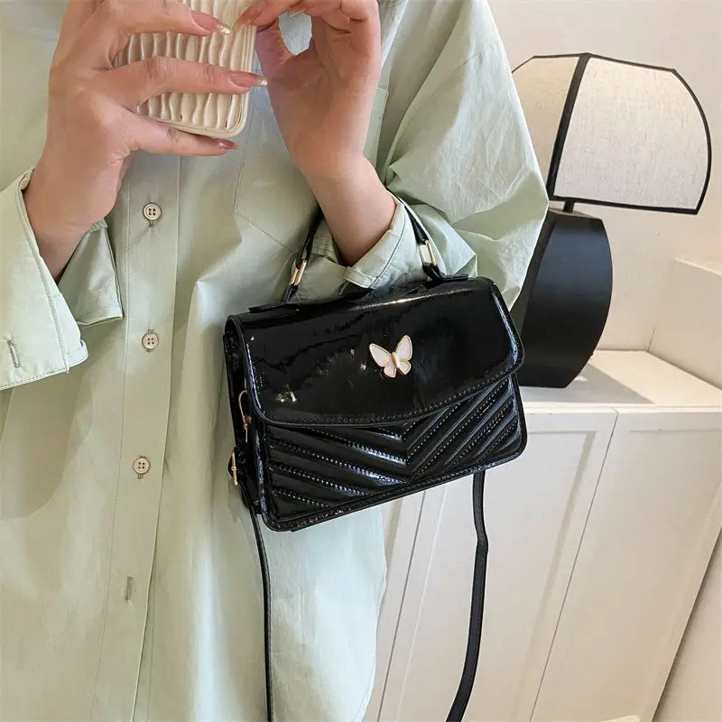 Корейската новост 2023 г., однотонная универсална женска чанта с ярко лице, малка квадратна чанта, благородна елегантна чанта през рамо с пеперуда Ins