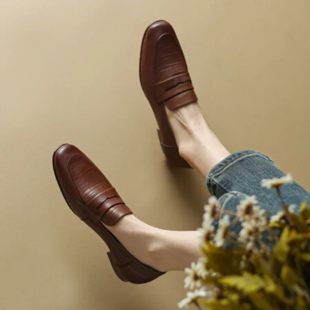 Малки кожени обувки в английски стил за жени през пролетта и есента, нови ежедневни обувки без с нисък квадратен ток за жени
