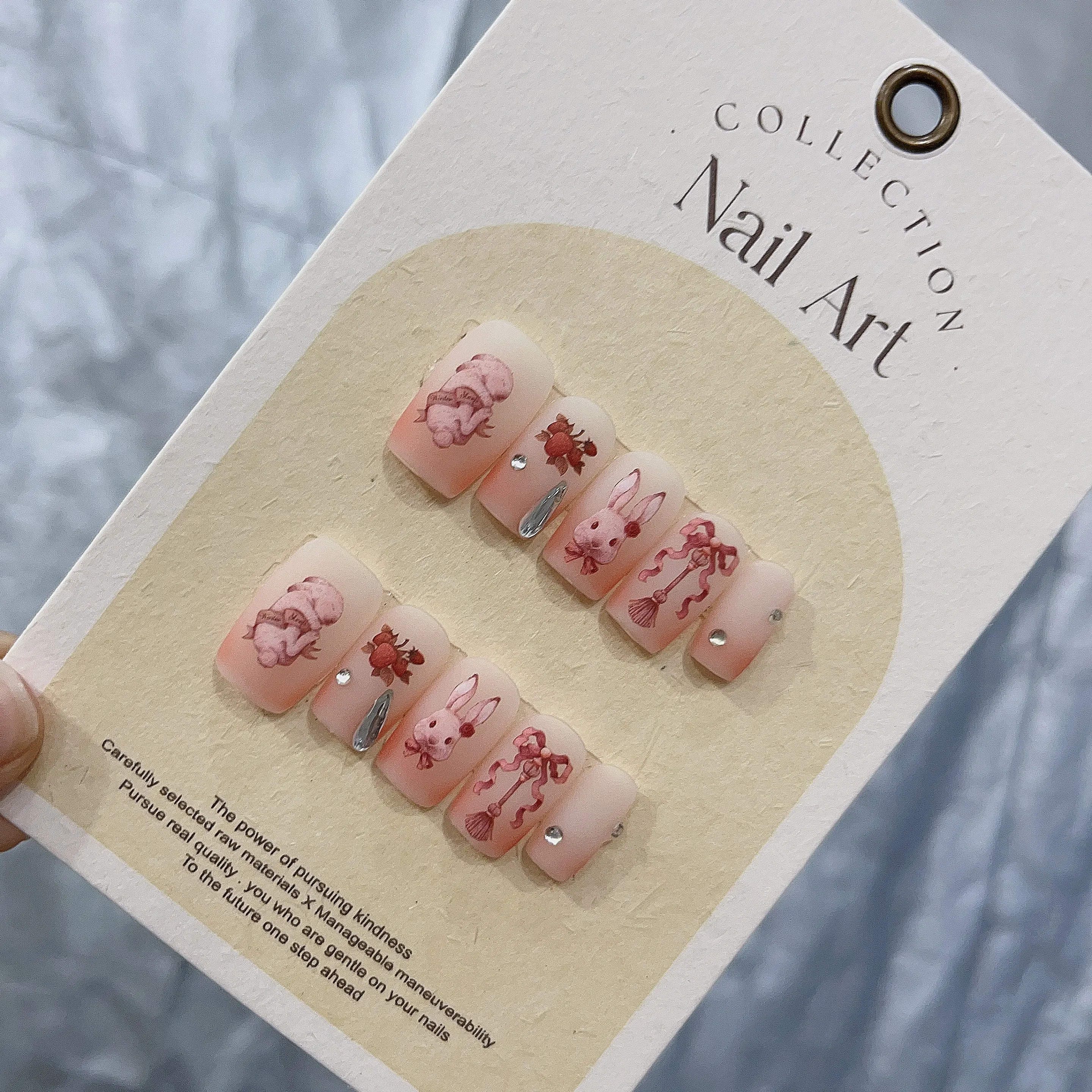 Ръчно рисувани Заек Свеж и нежен розово-оранжево принтом на ноктите си в красив и очарователен стил, с гланцово покритие и пайети.No24117