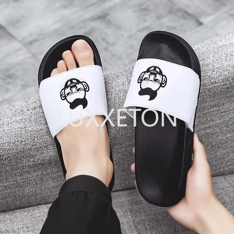 Улични сандали, домашни нескользящие и износоустойчивост плажни чехли, модерен мъжки летни Корейски сандали 2023 година на издаване.