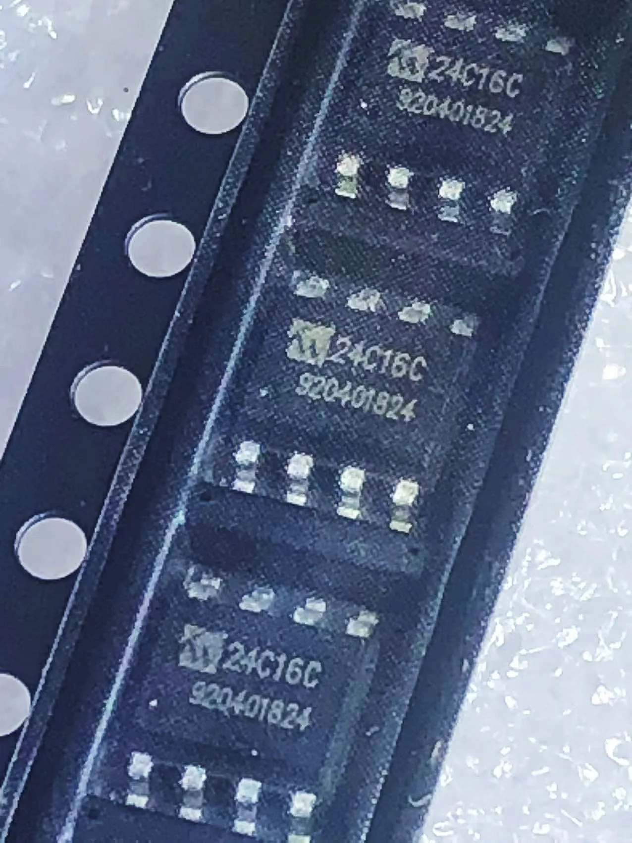 Универсален поръчка на професионални електронни компоненти CW24C16CDR SOP8